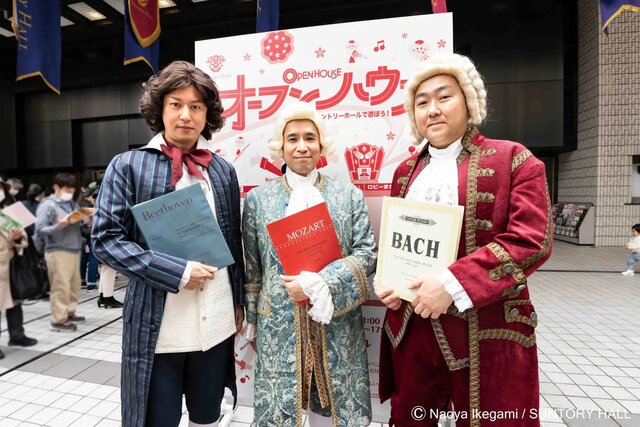 ホールスタッフ総出でおもてなし