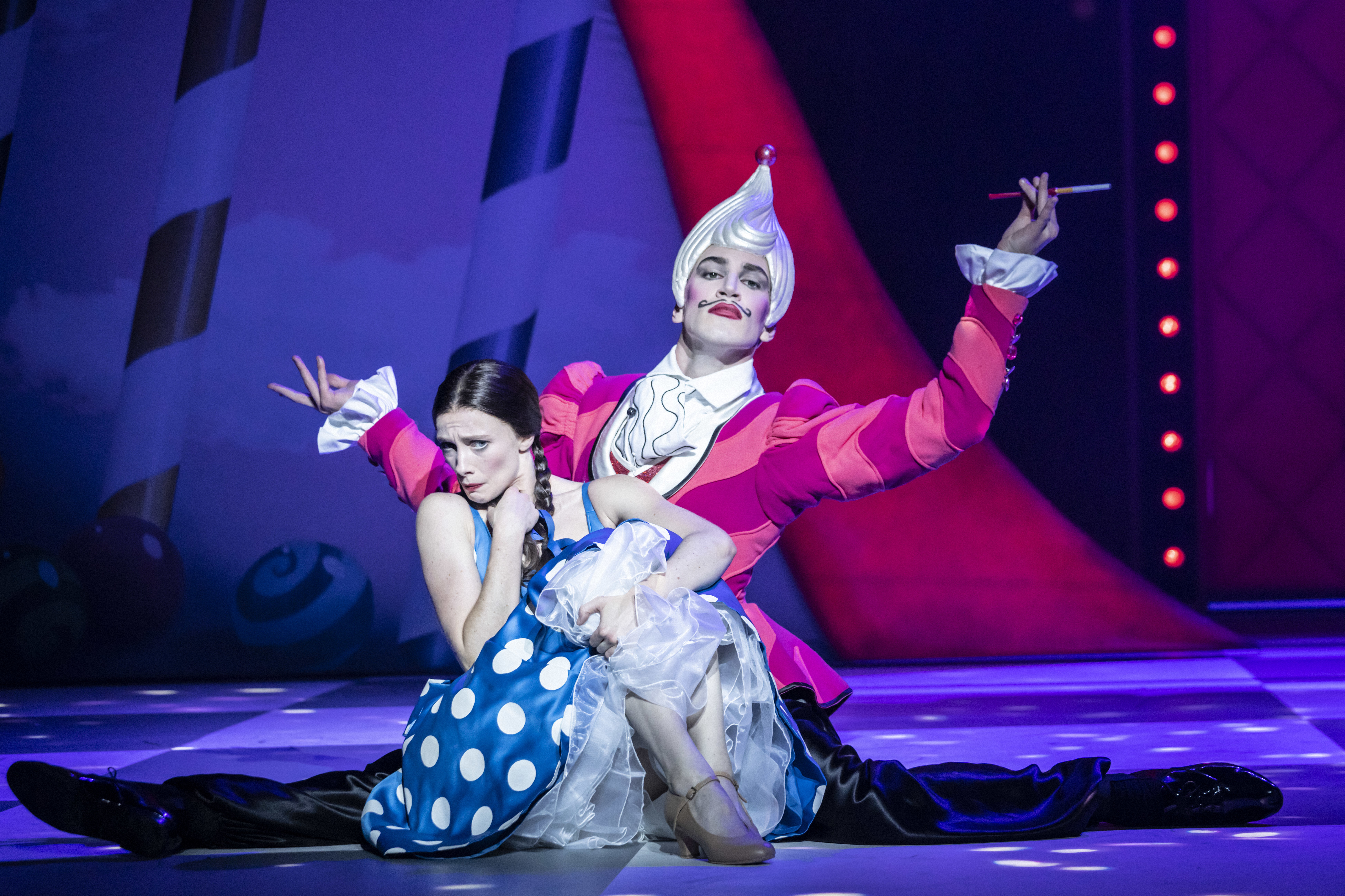 マシュー・ボーンのくるみ割り人形 [DVD] tf8su2k Amazon.co.jp: マシュー・ボーンの「白鳥の湖」「くるみ割り人形